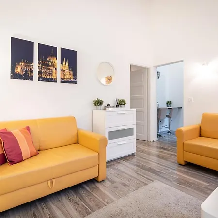 Elizabeth In The Heart Of Apartman *